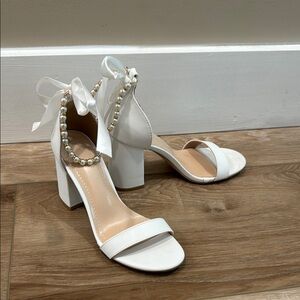 Elegant White Heeled Sandals with Pearl Accents